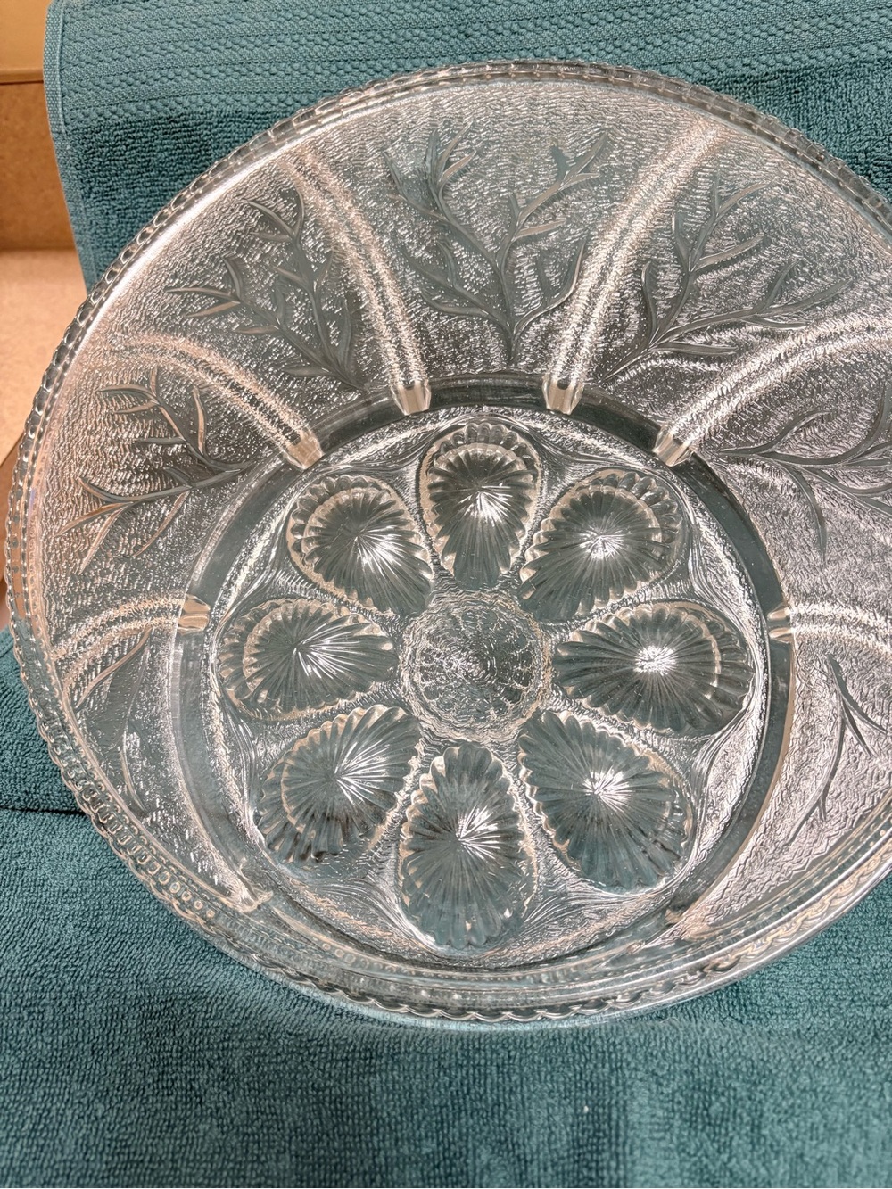 Clear Pressed Glass Serving Bowl - Picture 1 of 10